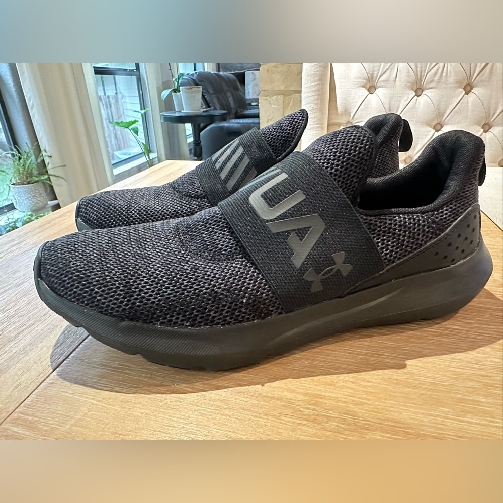 EUC Mens UA Shoes Size 10